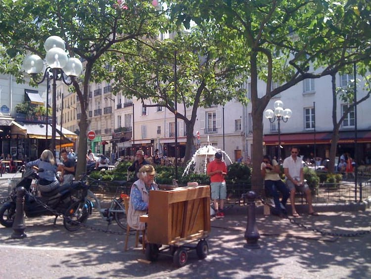 Place de la Contrescarpe Pianist